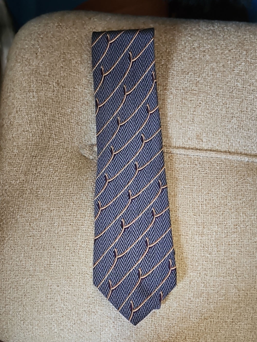 bill blass Gray Tie with Copper Wave Pattern